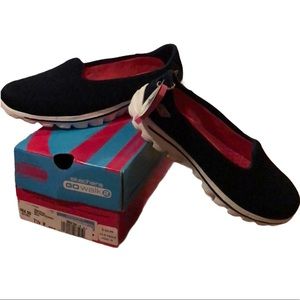 NWT Skechers Gowalk2